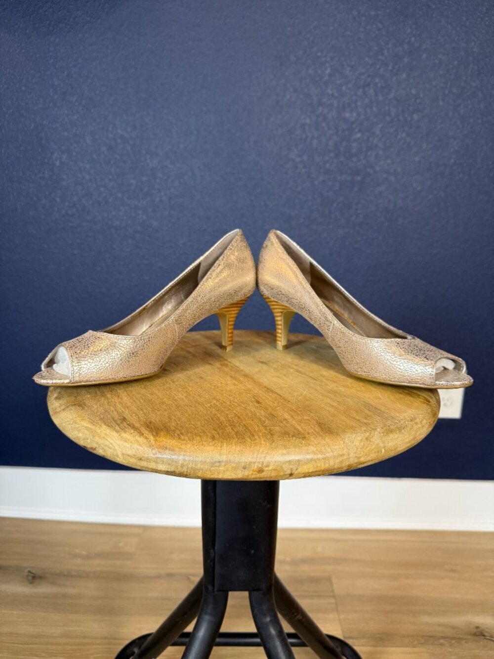 Bandolino NWT Shelley Light Gold Metallic Peep Toe Pumps Heels | 7 - Picture 6 of 9